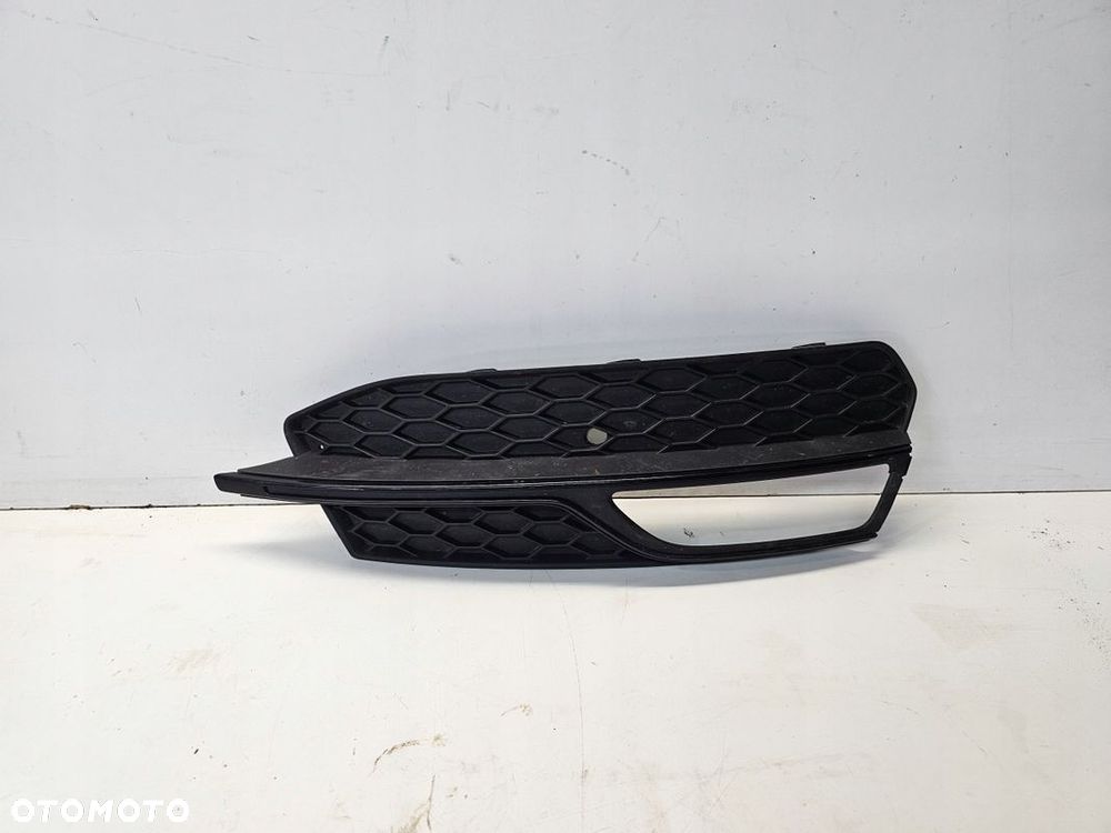 KRATKA ATRAPA ZDERZAKA PRAWA AUDI A3 8V 8V3807682G S-LINE - 1