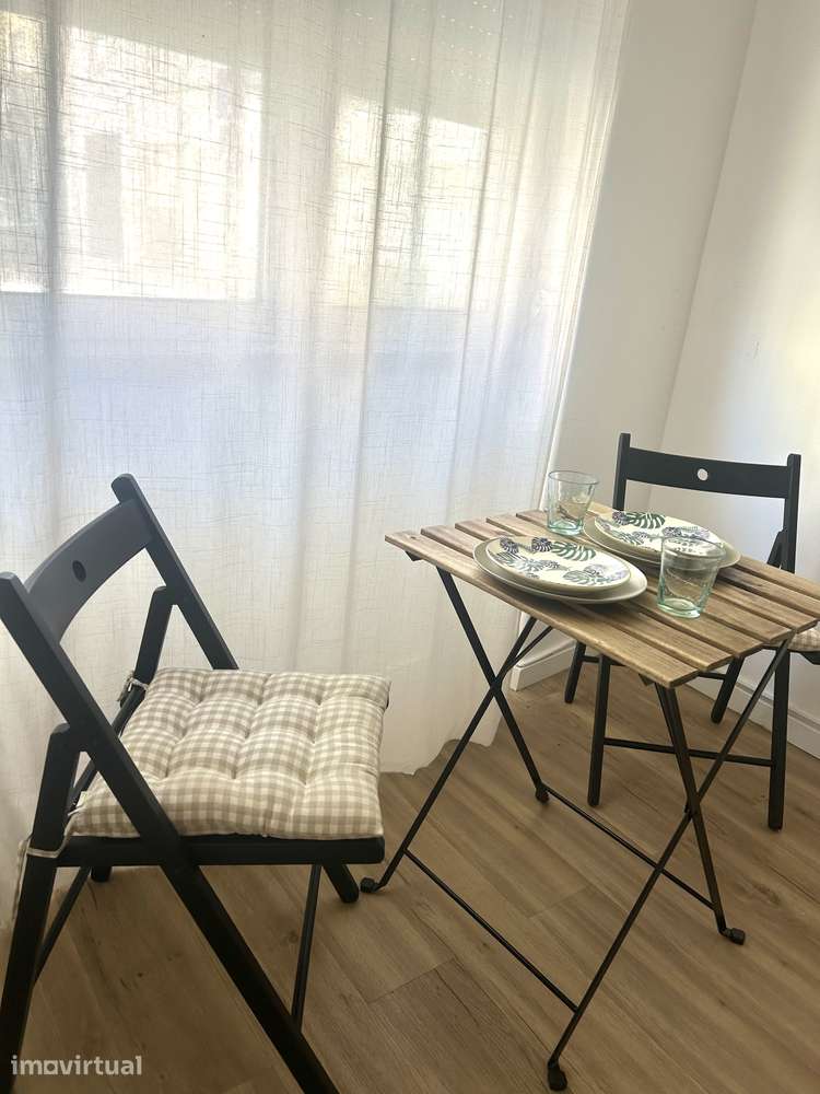 T1 com 33m², mobiliário e localização central - Grande imagem: 5/11