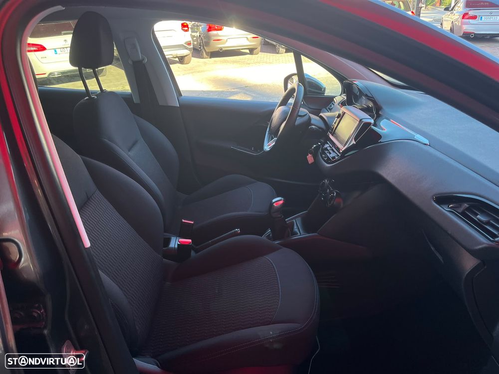 Peugeot 208 1.6 BlueHDi Style - 11