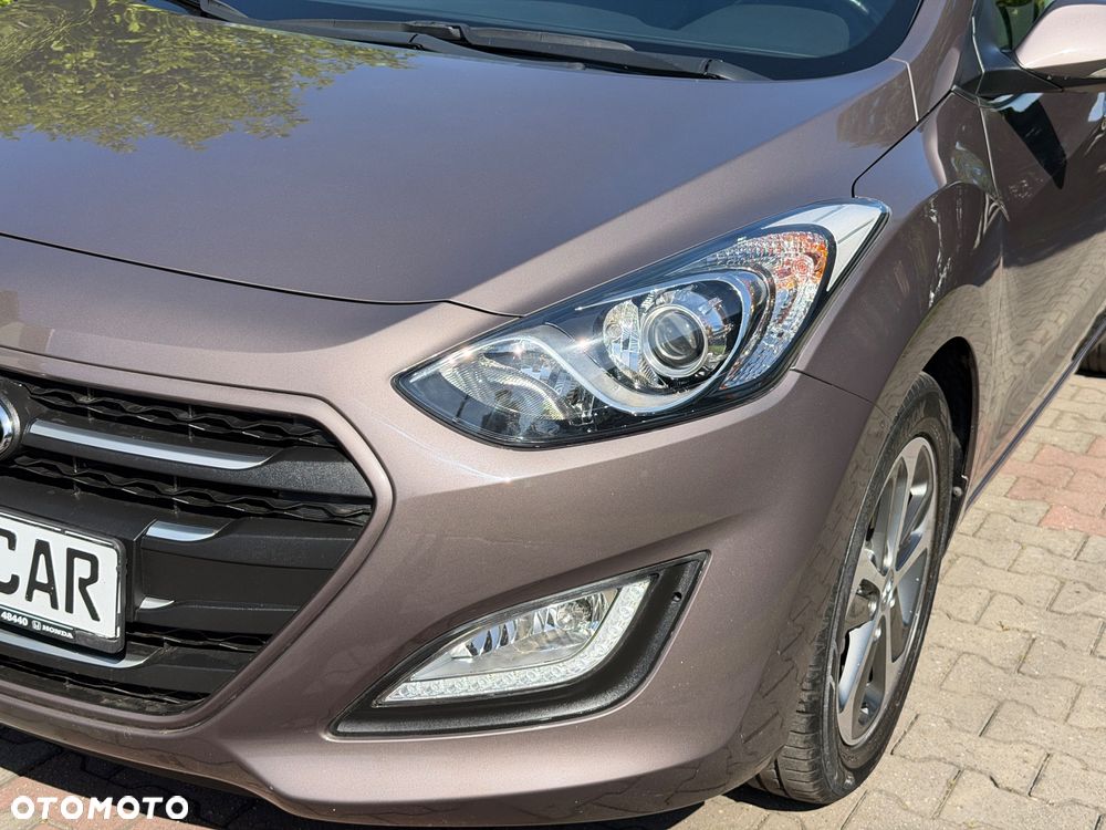 Hyundai i30 blue Kombi 1.4 YES Gold - 10