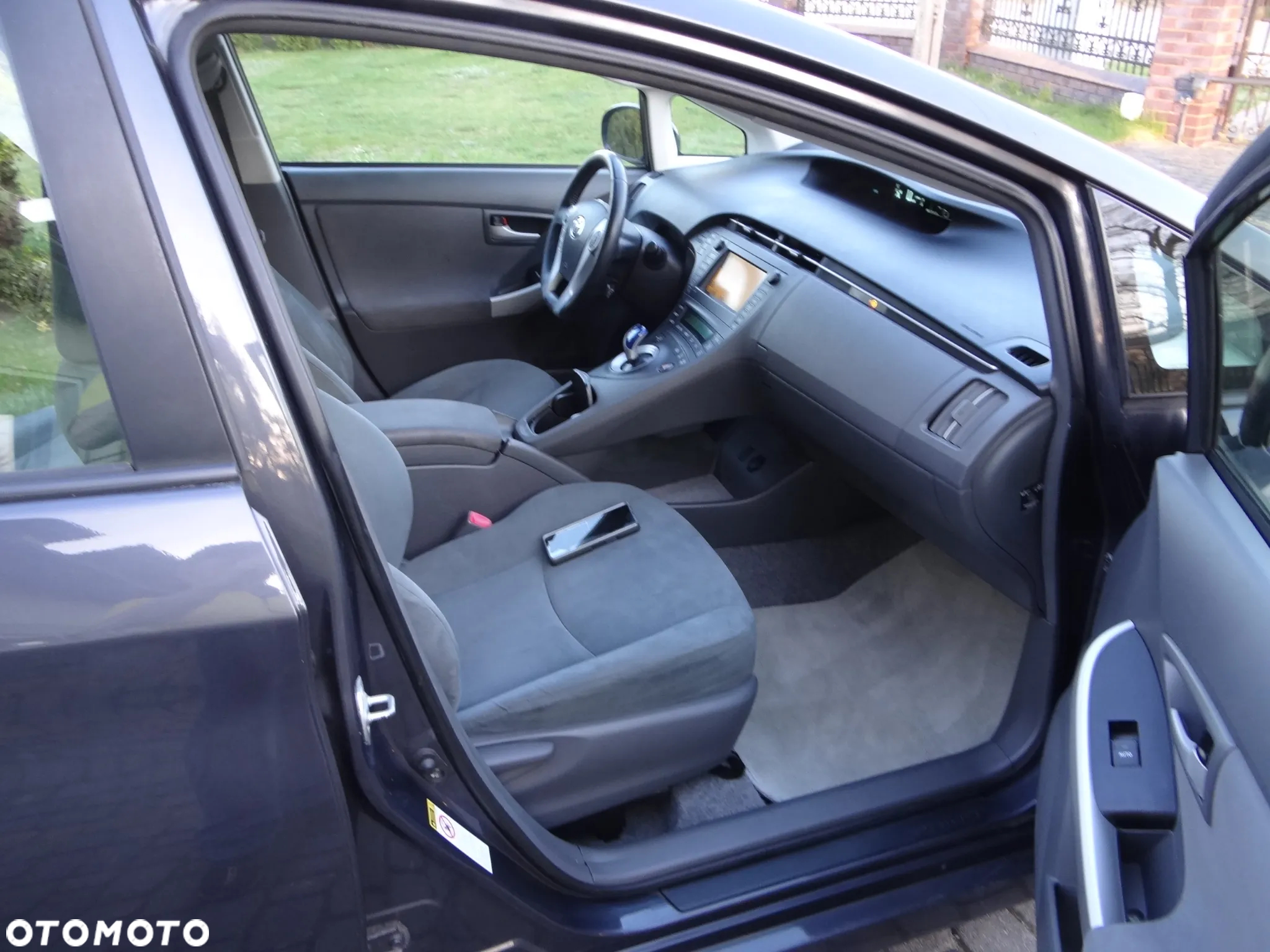 Toyota Prius (Hybrid) - 8