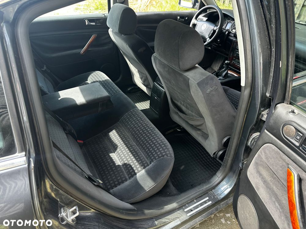 Volkswagen Passat 1.9 TDI Comfortline - 14