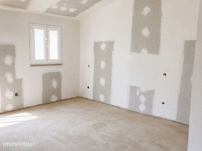 Moradia T0 em Tomar – Ideal para Investimento e Arrendamento - Grande imagem: 2/7