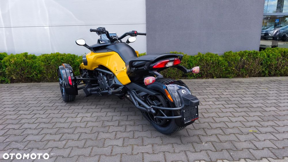 Can-Am Spyder - 4