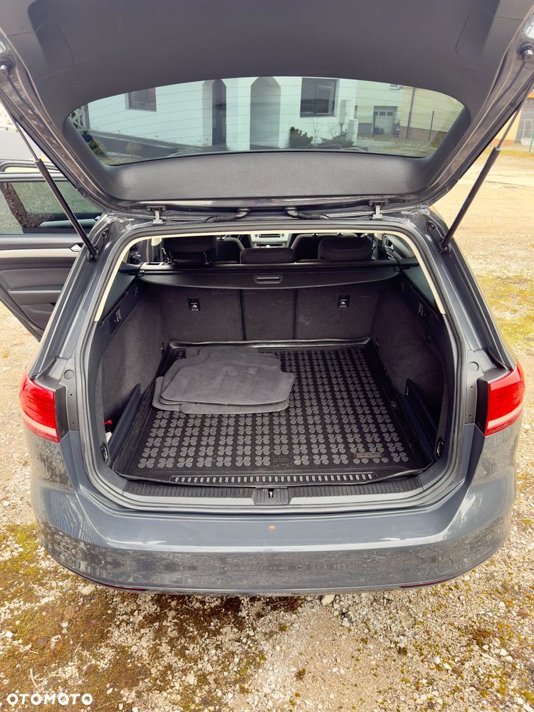 Volkswagen Passat - 12