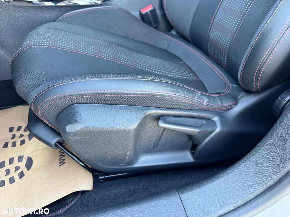 Peugeot 308 SW 1.5L BlueHDI EAT8 GT - 33