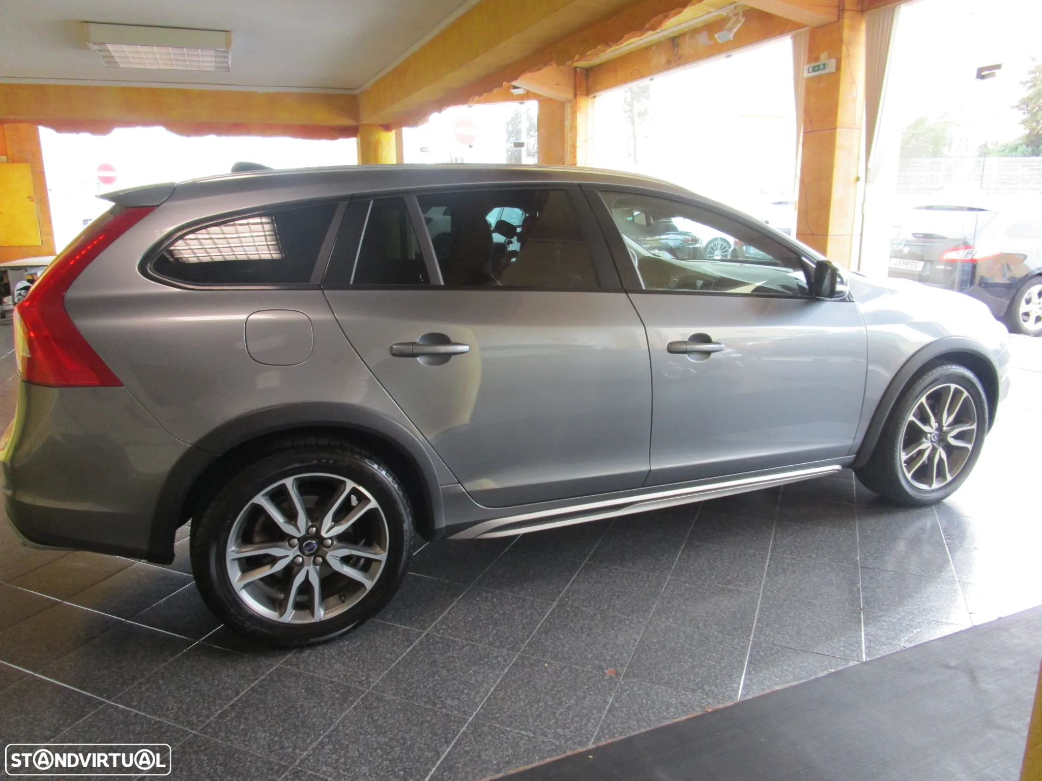 Volvo V60 Cross Country 2.0 D4 Summum Geartronic - 5