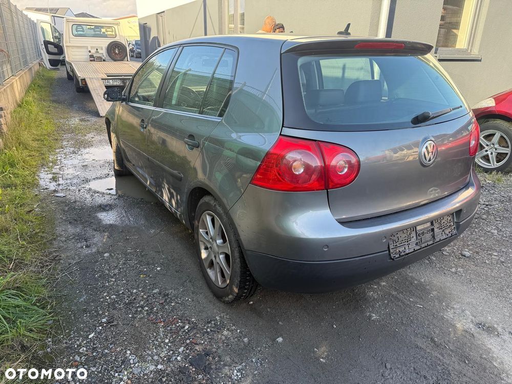Volkswagen Golf - 5