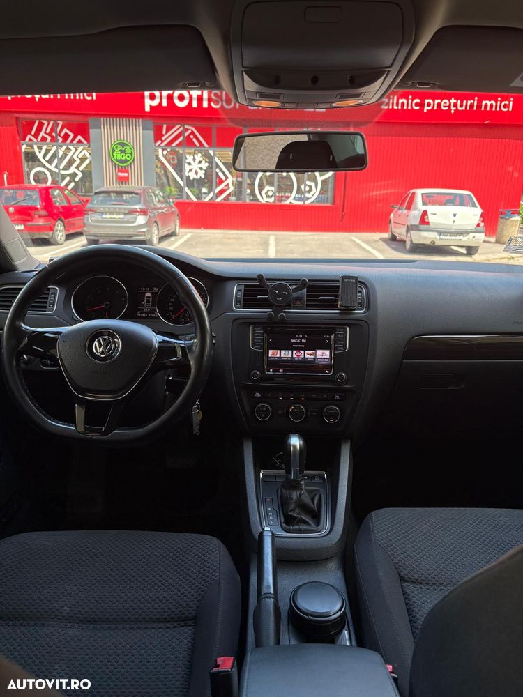 Volkswagen Jetta - 6