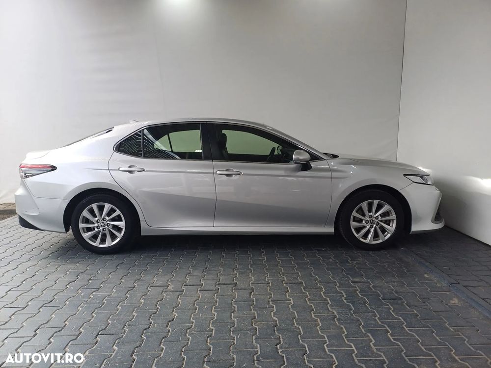 Toyota Camry 2.5 Hybrid Business - 26
