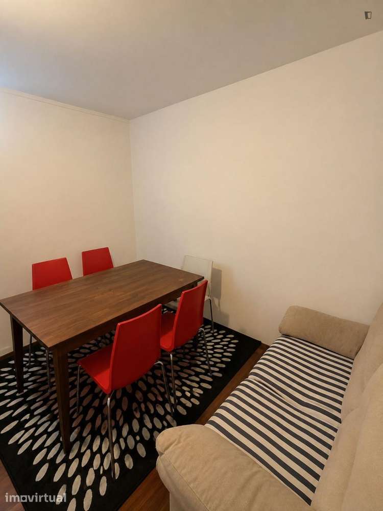 Quarto - localizado em Paranhos Porto - Grande imagem: 4/6