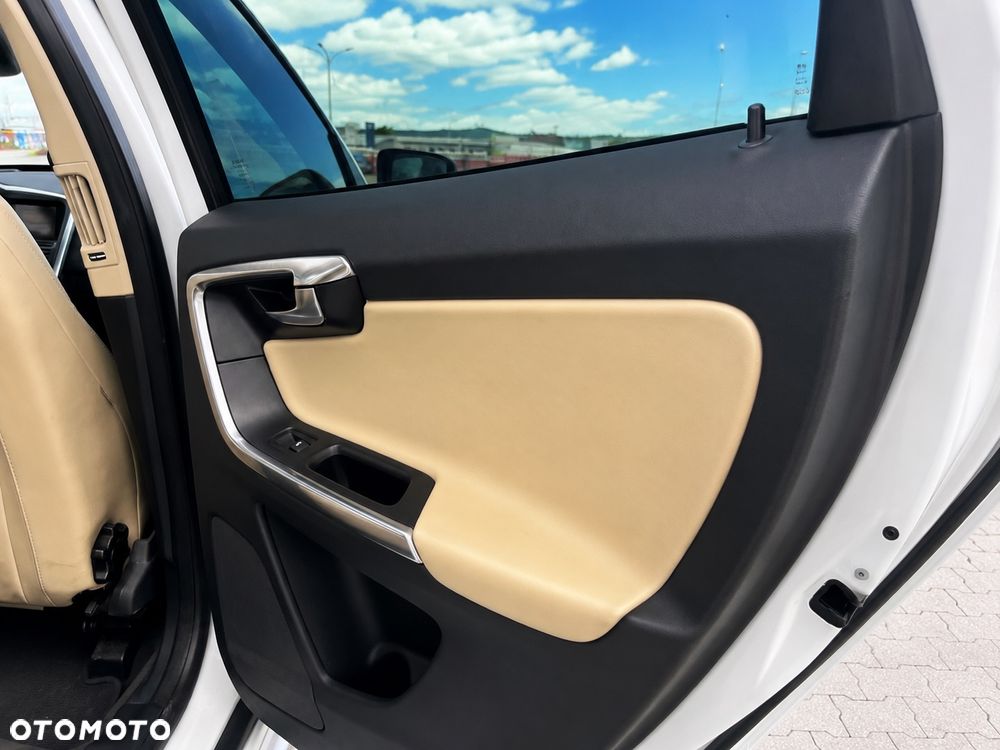 Volvo XC 60 D5 AWD RDesign - 8