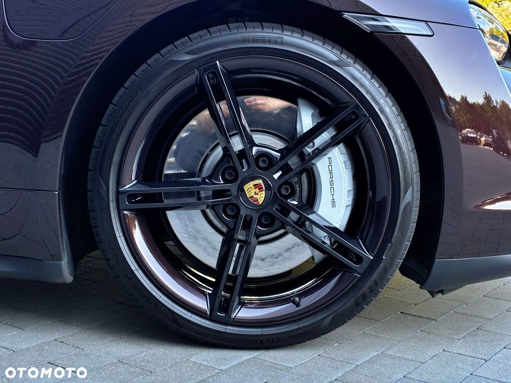 Porsche Taycan - 17
