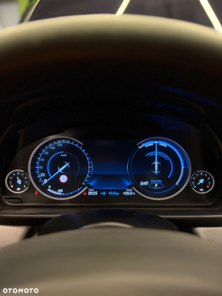BMW Seria 5 520i Sport-Aut - 32