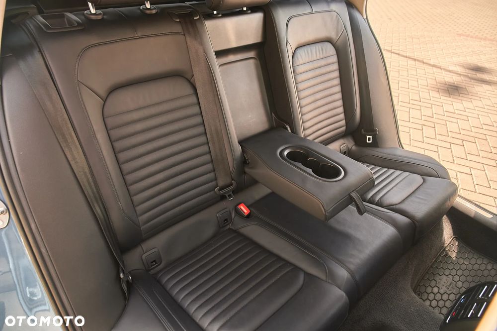 Volkswagen Passat - 27