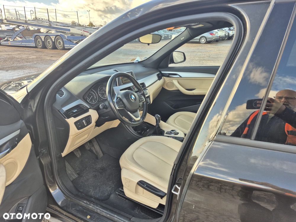 BMW X1 sDrive18i GPF Sport Line - 3