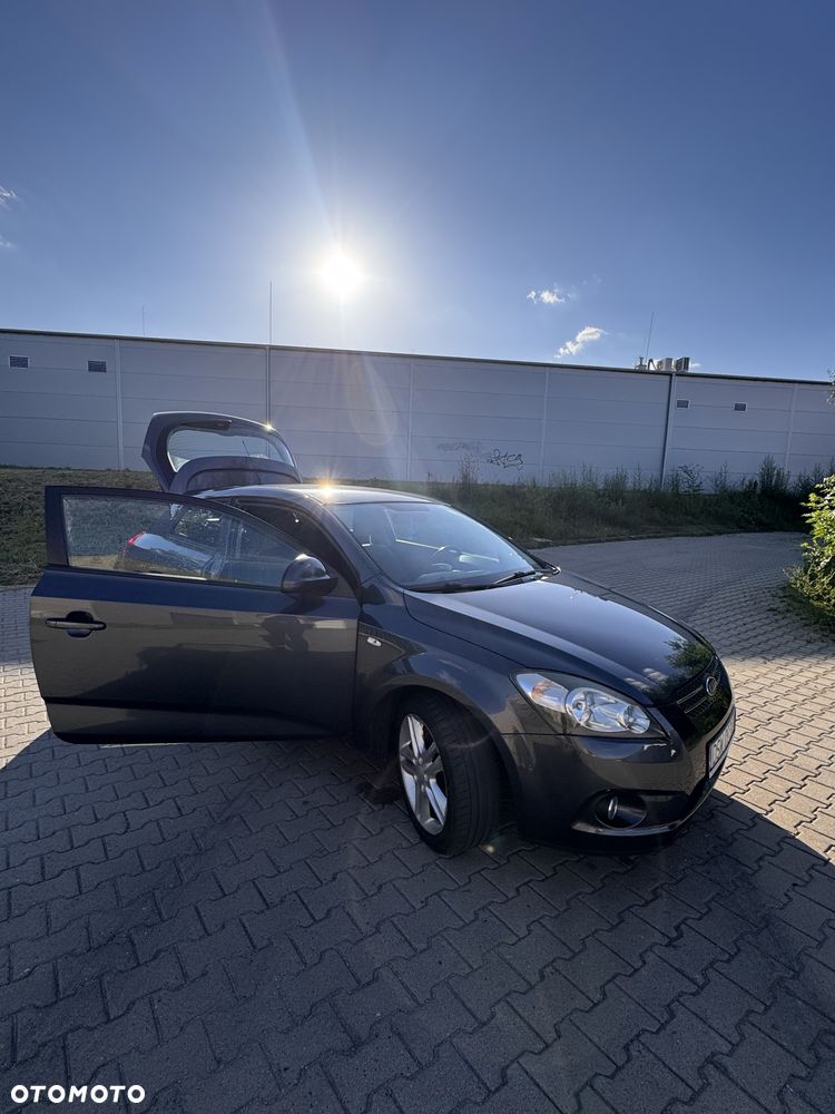 Kia Ceed - 8