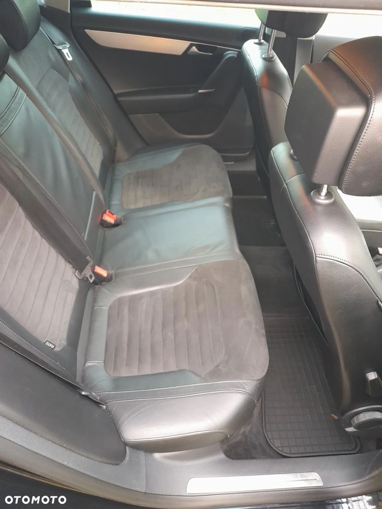 Volkswagen Passat 1.6 TDI DPF BlueMotion Technology Highline - 15