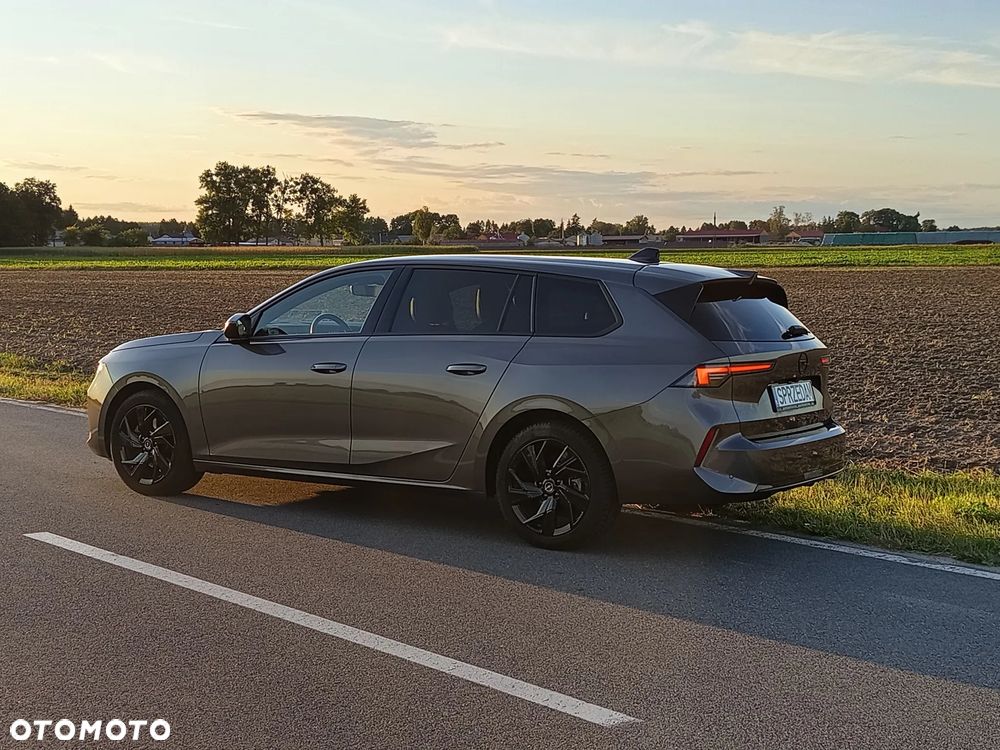 Opel Astra 2024 photo 2