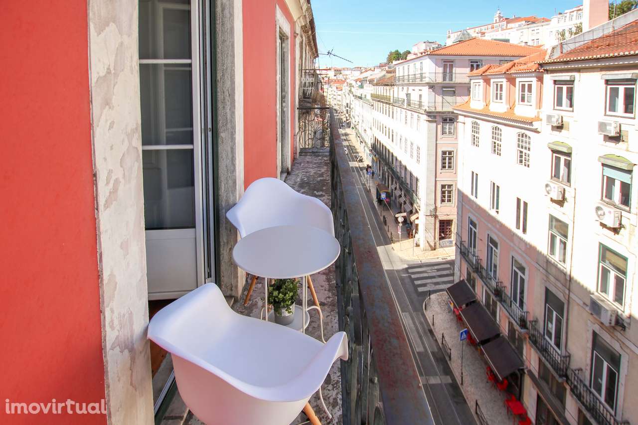 T2 com varanda no coração de Lisboa - Grande imagem: 2/26
