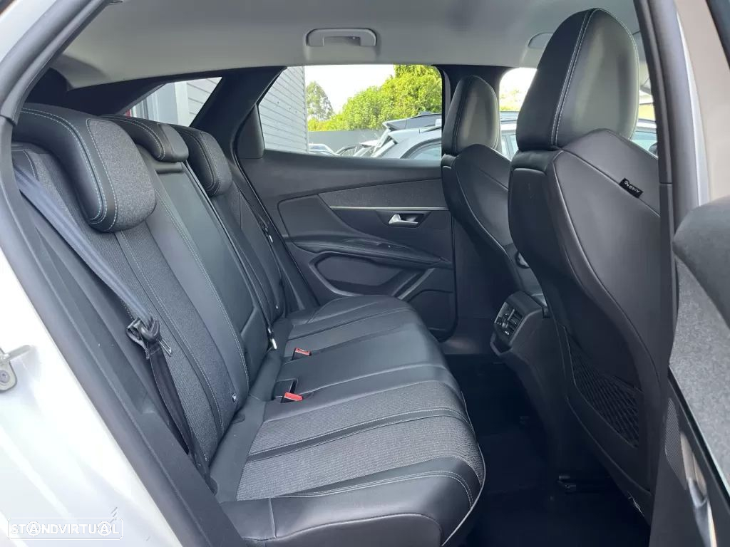 Peugeot 3008 1.2 PureTech Allure Pack - 44
