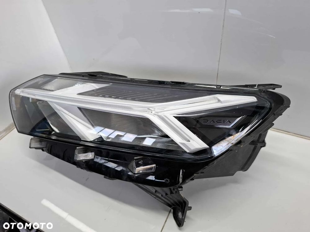 LAMPA BIAŁA  LED LEWA PRZEDNIA PRZÓD DACIA LOGAN III SANDERO 20- 2020- 260601750r - 2