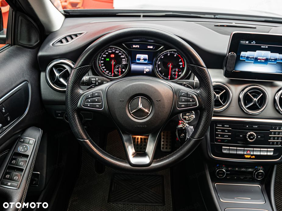 Mercedes-Benz GLA 200 7G-DCT - 10