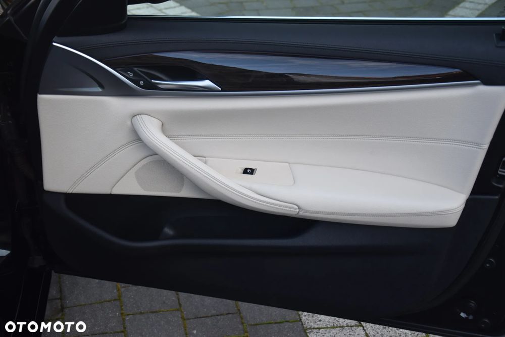 BMW Seria 5 520d xDrive Luxury Line - 30