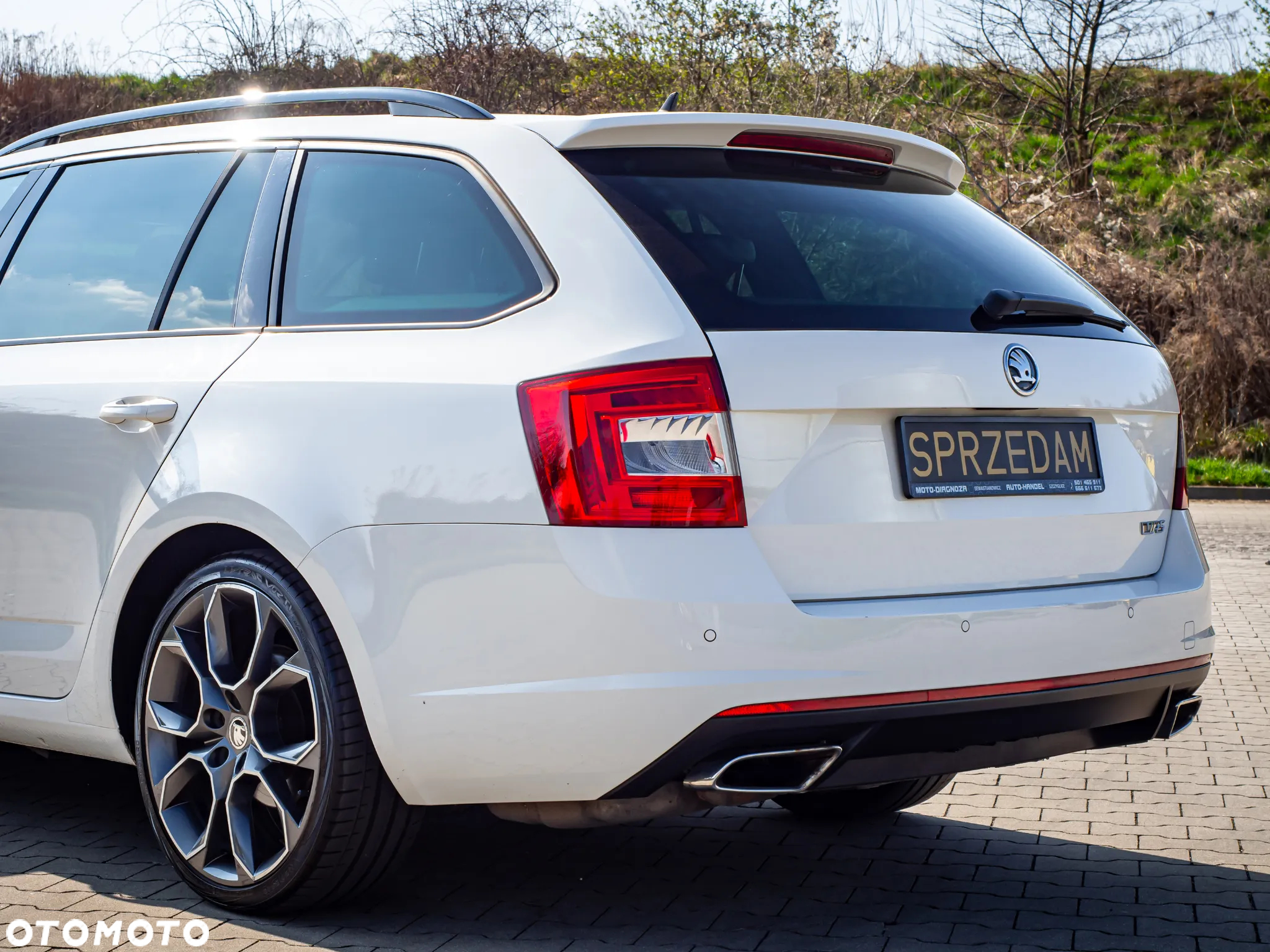 Skoda Octavia Combi 2.0 TDI DSG RS - 14