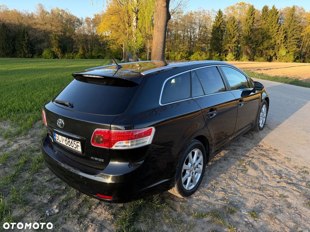 Toyota Avensis 1.8 Premium EU5 - 16