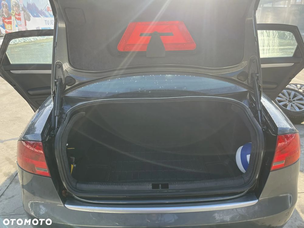 Audi A4 Limousine - 16