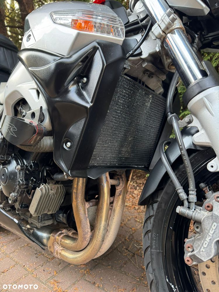 Suzuki GSR - 7