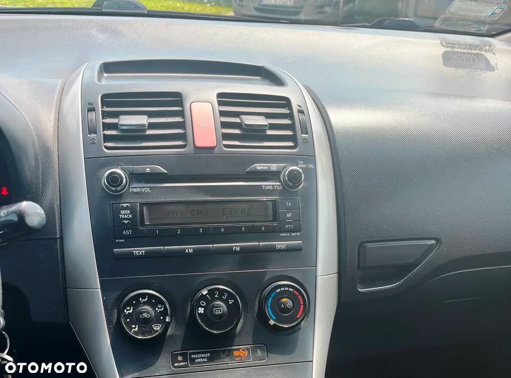 Toyota Auris 1.4 D-4D Terra - 12