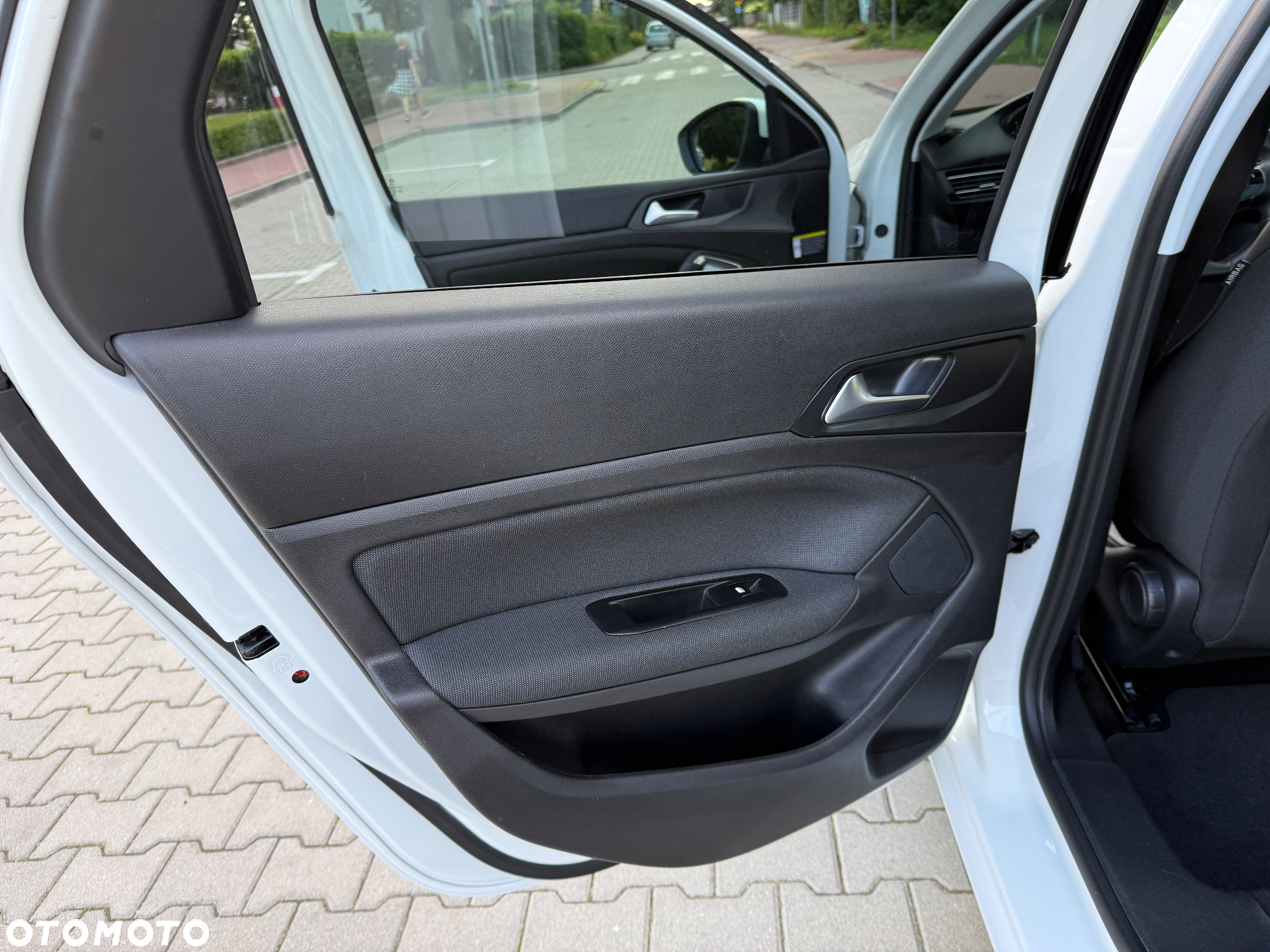 Peugeot 308 SW BlueHDi 120 EAT6 Stop & Start Allure - 25