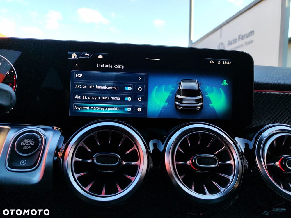 Mercedes-Benz GLB 200 AMG Line 7G-DCT - 25