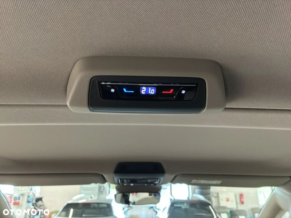 Volkswagen Multivan - 34