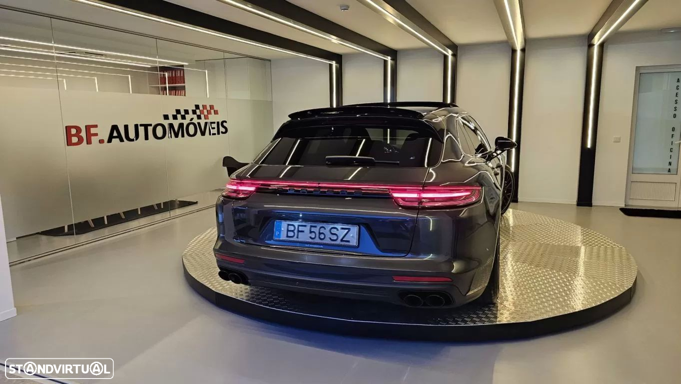 Porsche Panamera Sport Turismo 4 E-Hybrid 10 Years Edition - 3