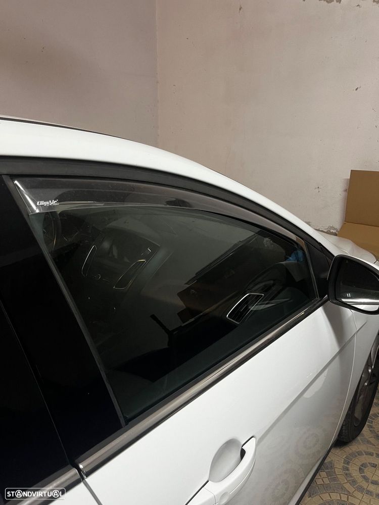 Ford Focus 1.0 SCTi Titanium - 24