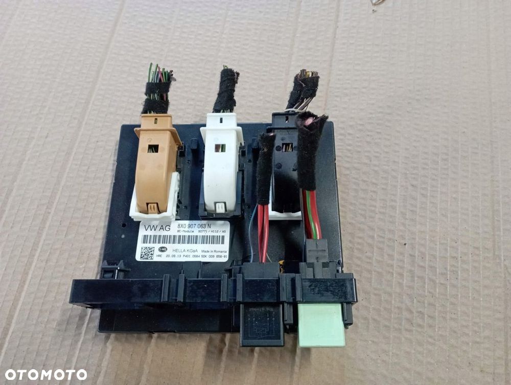 AUDI Q3 2.0 TDI SKRZYNKA BEZPIECZNIKÓW 8X0907063N - 1