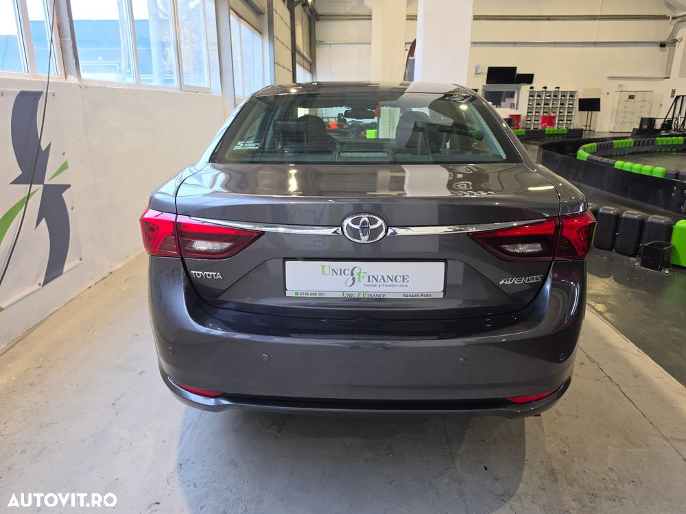 Toyota Avensis - 10