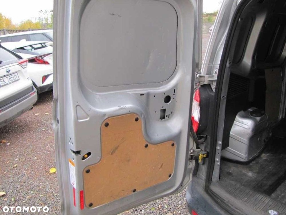 Ford Transit Courier - 18