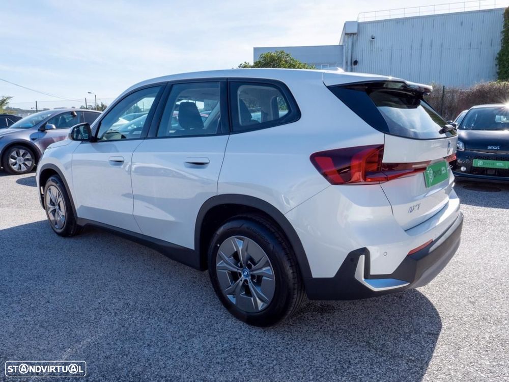 BMW iX1 eDrive20 - 10