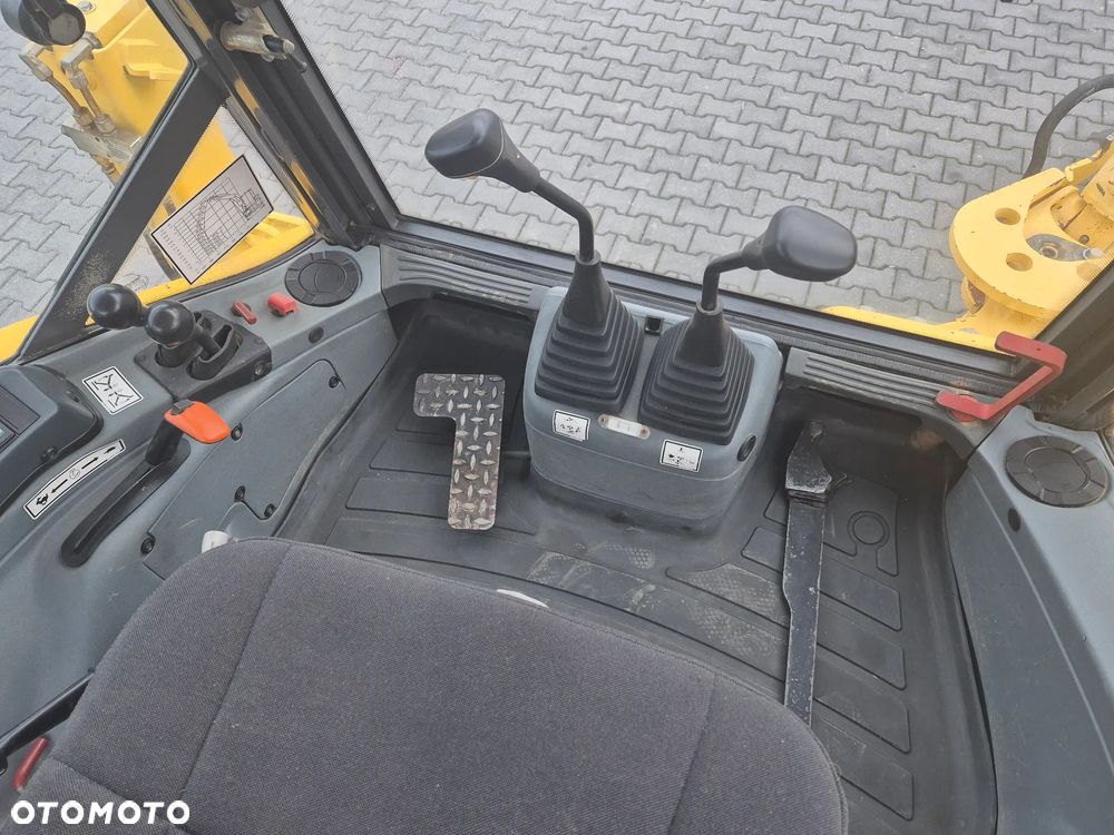 New Holland LB115B/ Maszyna sprowadzona/ - 21