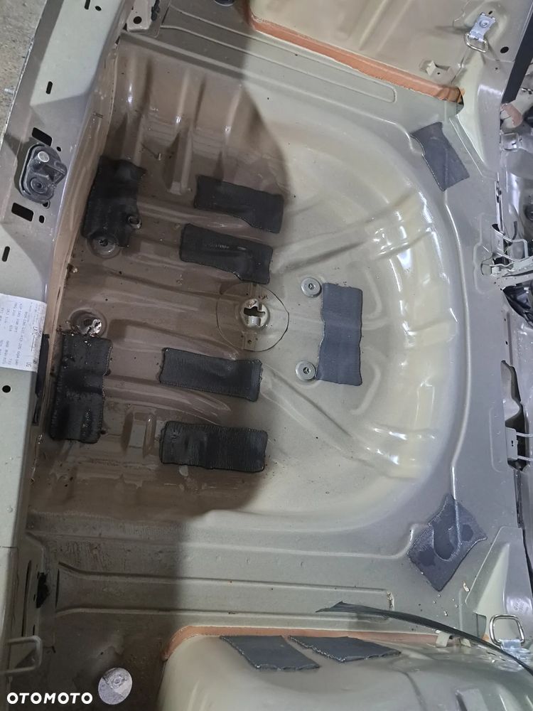 Volkswagen Golf VIII Hatchback pas tylny wanna - 4