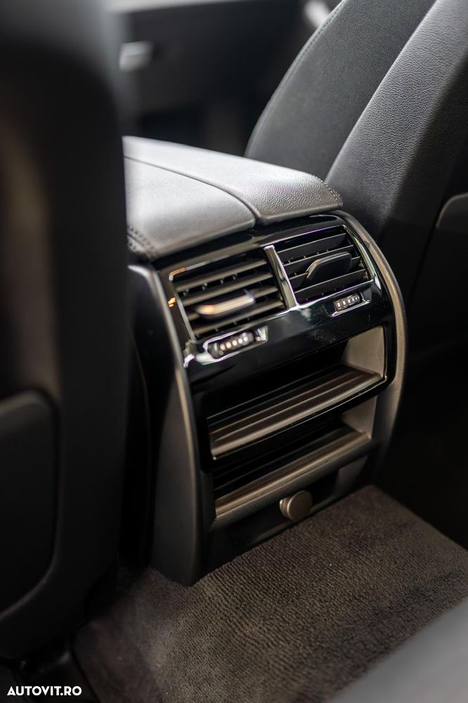 BMW Seria 5 520i Aut. Luxury Line - 27