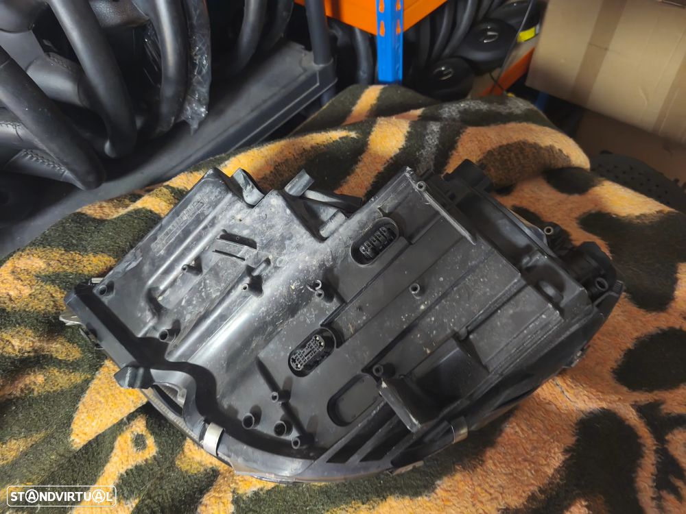 Farol direito bi-xenon direcional CLS W219 - 4