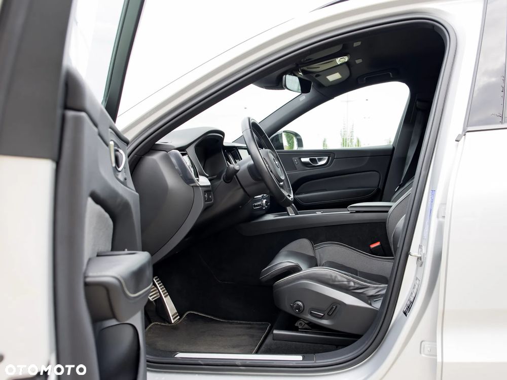 Volvo XC 60 B4 D AWD R-Design - 17