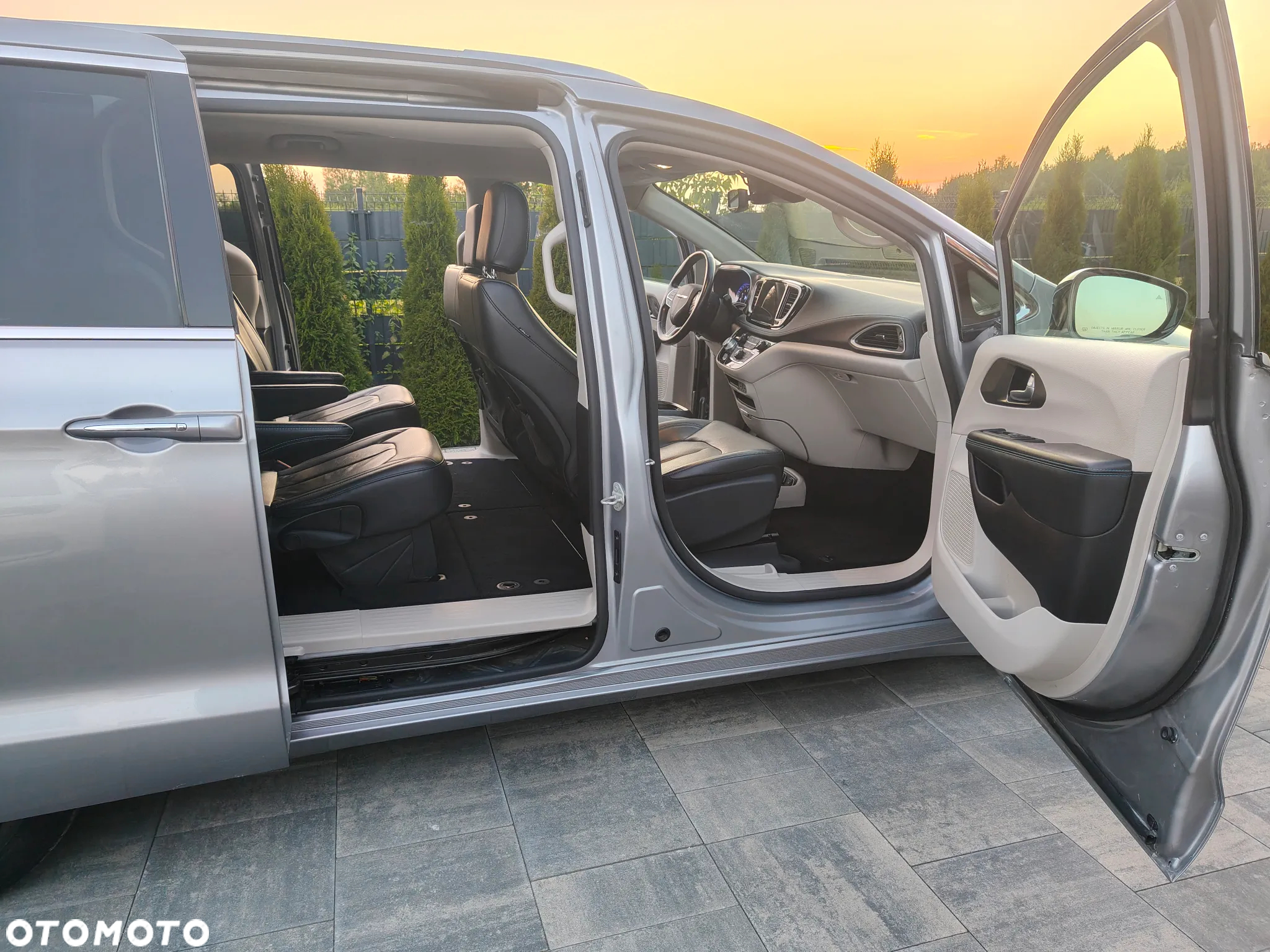 Chrysler Pacifica - 24