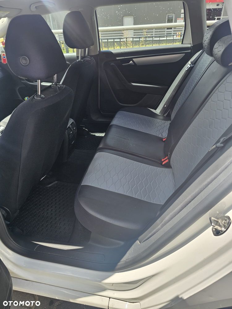 Volkswagen Passat 2.0 TDI Comfortline - 15