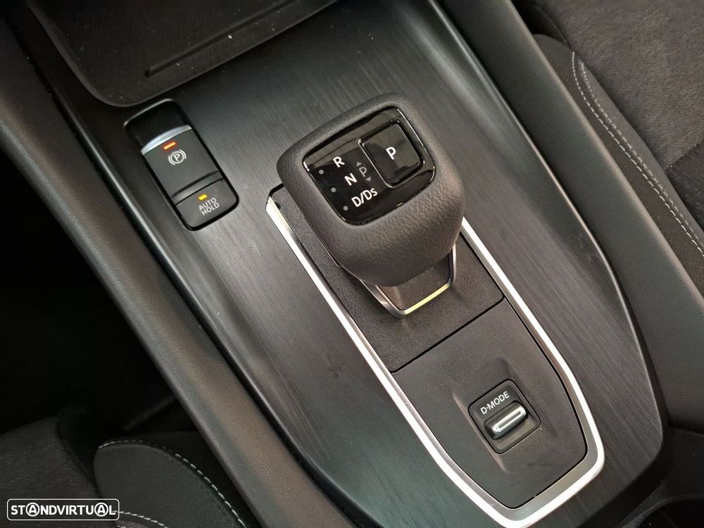 Nissan Qashqai 1.3 DIG-T N-Connecta LED+SKY Xtronic - 19